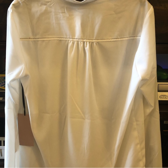 NWT White Blouse w/ Dark Stitching Size S - Picture 5 of 8